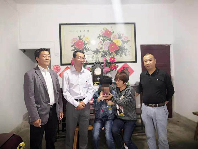 主題教育正當時 志愿服務暖民心——區(qū)城建投公司黨支部開展志愿服務、點亮“微心愿”黨日活動