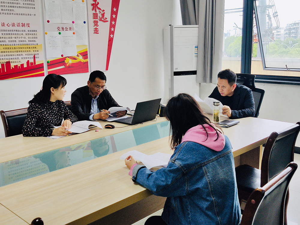 推進主體信用評級，構建集團融資平臺