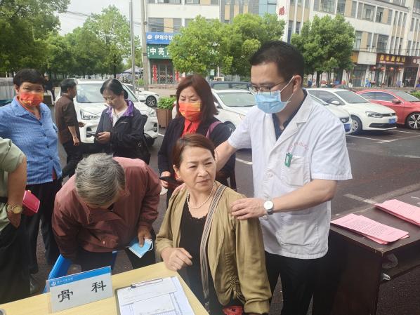 百姓健康系我心，黨員服務(wù)進社區(qū)