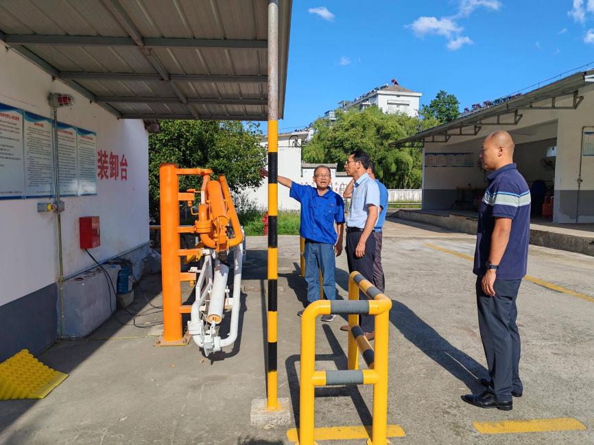 筑牢安全防線    護(hù)航國慶佳節(jié)  區(qū)國投集團(tuán)昱燃液化氣公司全面開展“國慶、中秋”節(jié)前安全檢查