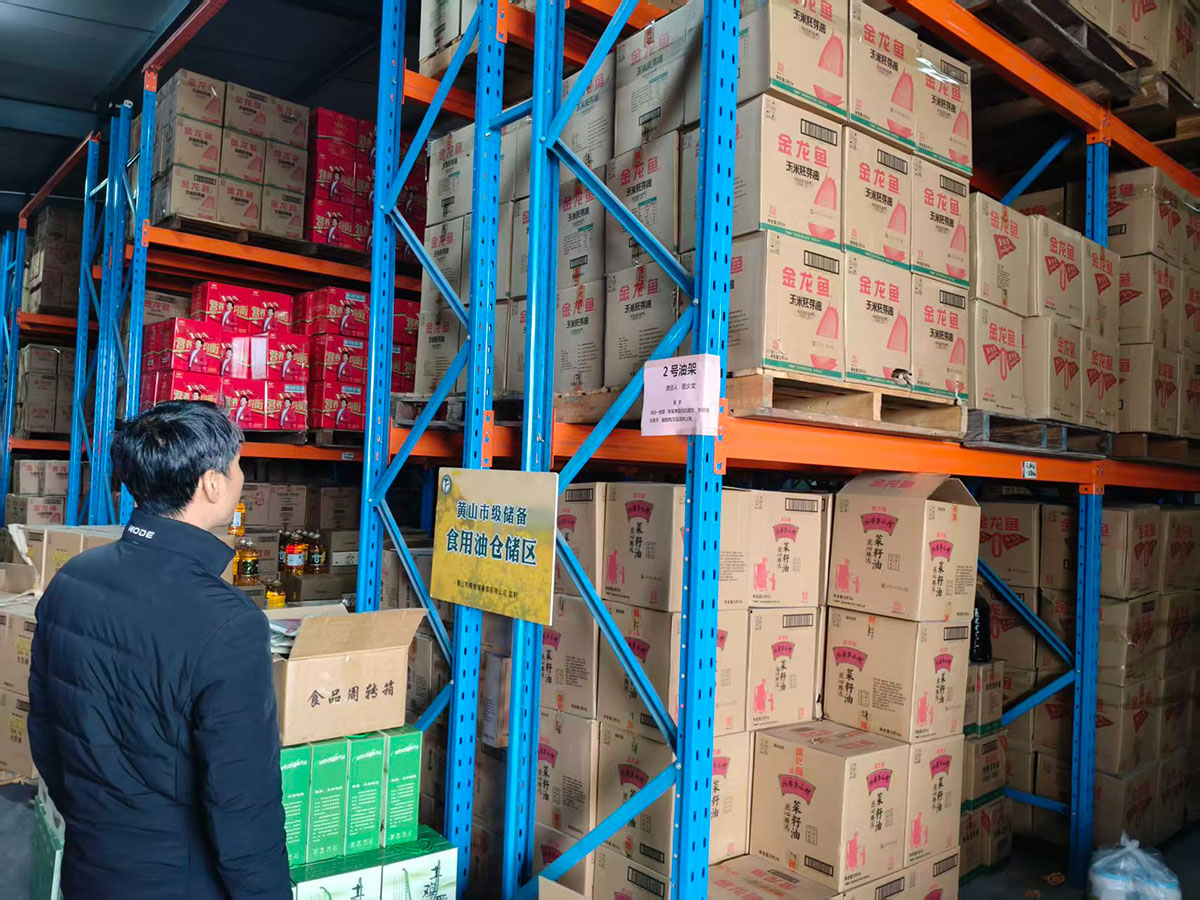 低溫應(yīng)急保供忙 屯溪區(qū)糧儲(chǔ)公司調(diào)研筑牢糧食安全防線